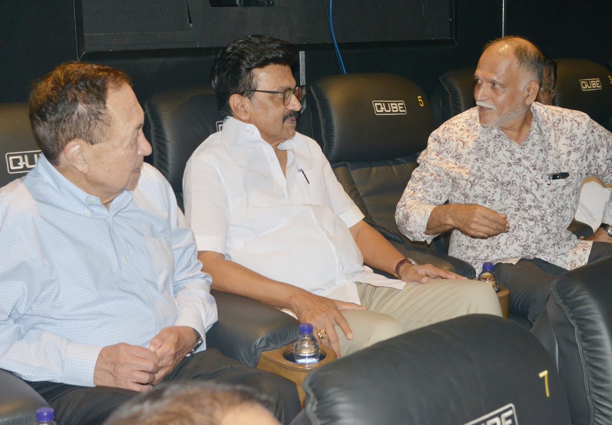 hihareesh's tweet photo. The so-called JOURNALIST Mr. Radhakrishnan is giving an idea to the MINISTER Mr.Sarath Kumar, who was seen snorting a powder-like substance in a video that went viral and gained national attention, because of which Mr.Vijay and his government are facing a huge uproar.

The idea is to BLAME THE DMK GOVERNMENT led by Mr. @mkstalin.

To our beloved Mr. MK Stalin & the team, one humble request: 

You may be naive at times when it comes to understanding people like RK, Thirumavalavan, Rahul Gandhi, Kader Mohideen, and Vaiko who surround you, but DON’T BE DUMB ENOUGH to associate with these kind of TRAITORS when these vultures come back.
