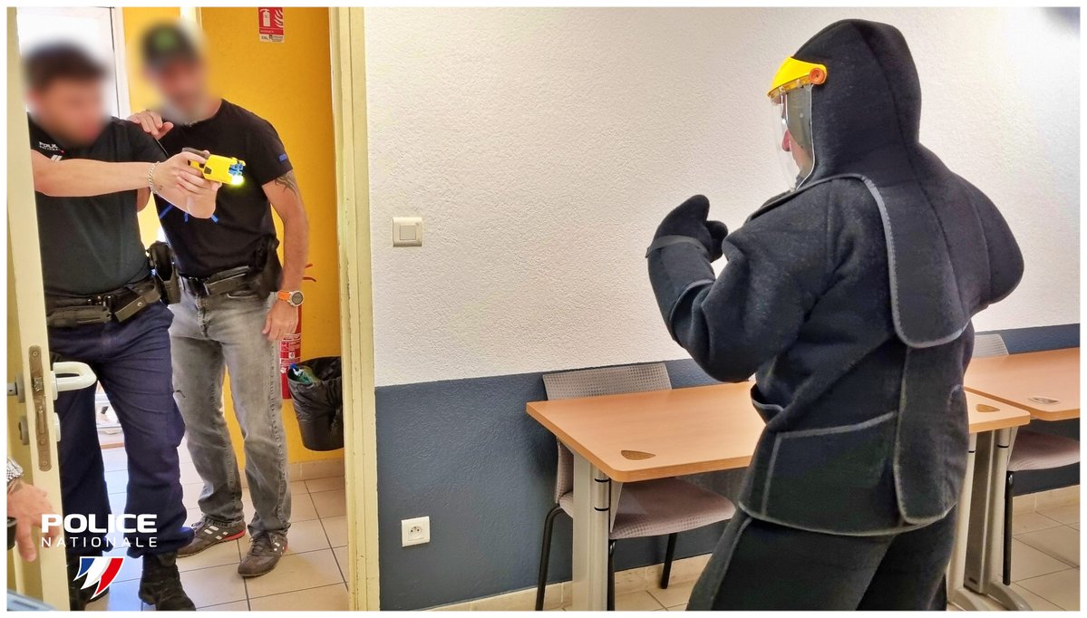 PoliceNat2B's tweet photo. Régulièrement, les #policiers de la #hautecorse sont formés ou recyclés à l'utilisation du Pistolet à Impulsion Électrique (#taser ) par nos formateurs (#FTSI) 
Ces #formations permettent de maintenir les compétences et d'intervenir avec professionnalisme pour votre #sécurité  👍 https://t.co/u2ucaOFXK4
