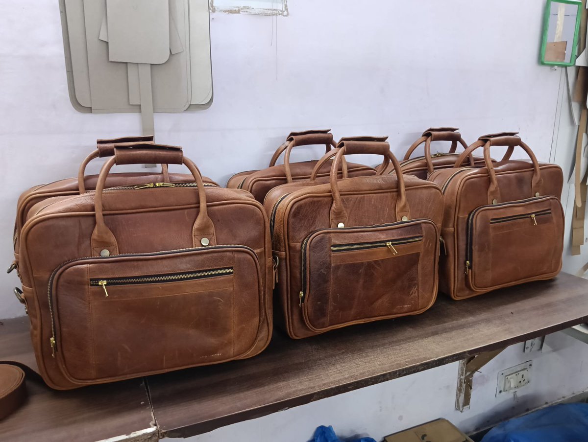 jawed4861's tweet photo. Genuine Leather Briefcase Laptop Bag Messanger Bag For men https://t.co/oo3v00P2Ro