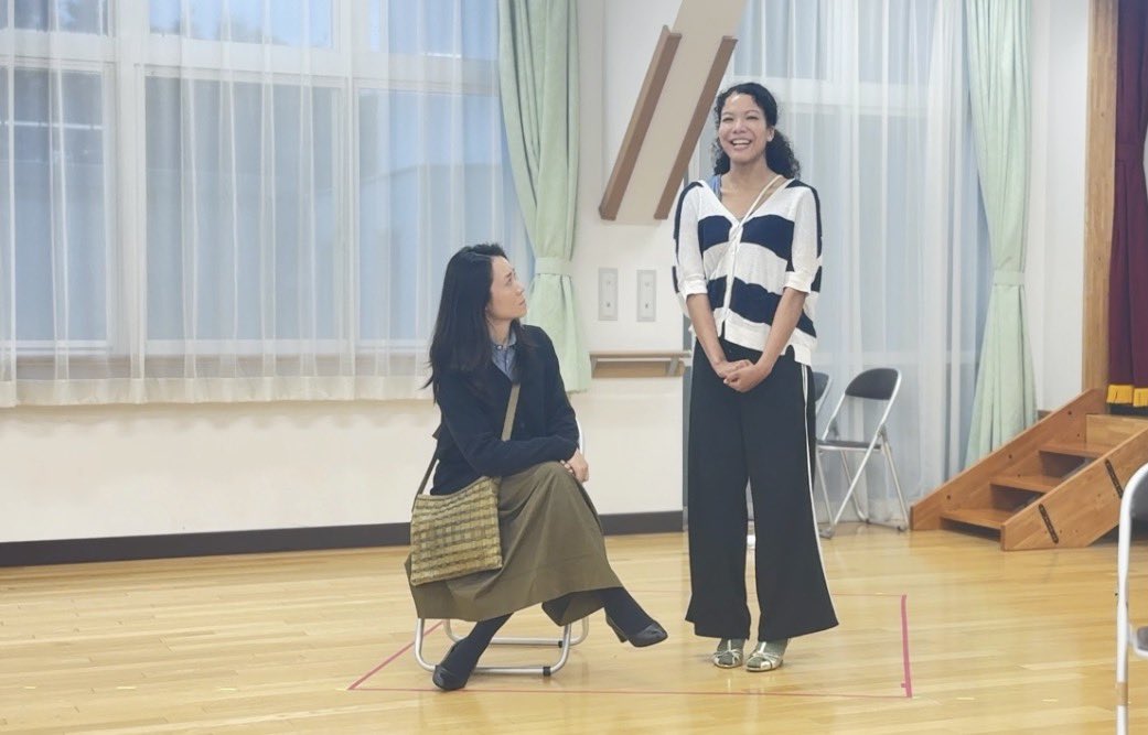 aogumix's tweet photo. 稽古場ではスタッフ陣、俳優陣、どちらも真剣に、笑顔で取り組んでおります🛳️💫

青☆組vol.28 劇団化15周年記念公演 第二弾  
『パール食堂のマリア』  
作・演出　吉田小夏  
2026.7.17-20 @吉祥寺シアター 
⚓公演詳細🎫https://t.co/P1TKxz2vmp https://t.co/wQYdAXnRbx