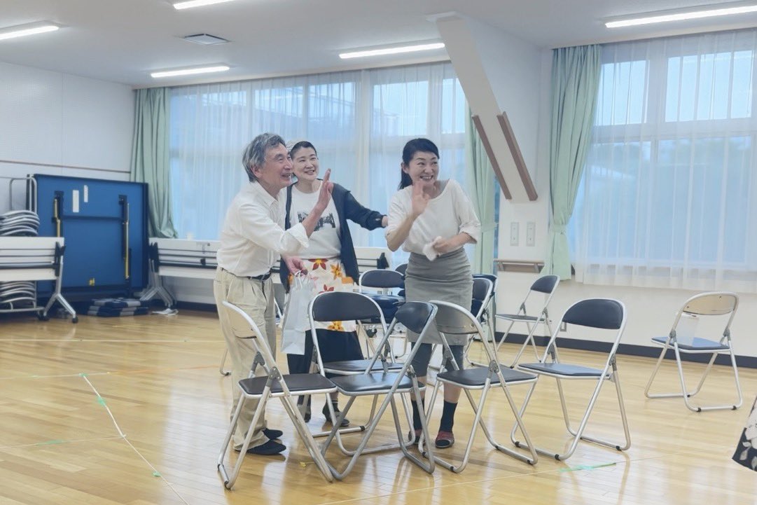 aogumix's tweet photo. 稽古場ではスタッフ陣、俳優陣、どちらも真剣に、笑顔で取り組んでおります🛳️💫

青☆組vol.28 劇団化15周年記念公演 第二弾  
『パール食堂のマリア』  
作・演出　吉田小夏  
2026.7.17-20 @吉祥寺シアター 
⚓公演詳細🎫https://t.co/P1TKxz2vmp https://t.co/wQYdAXnRbx