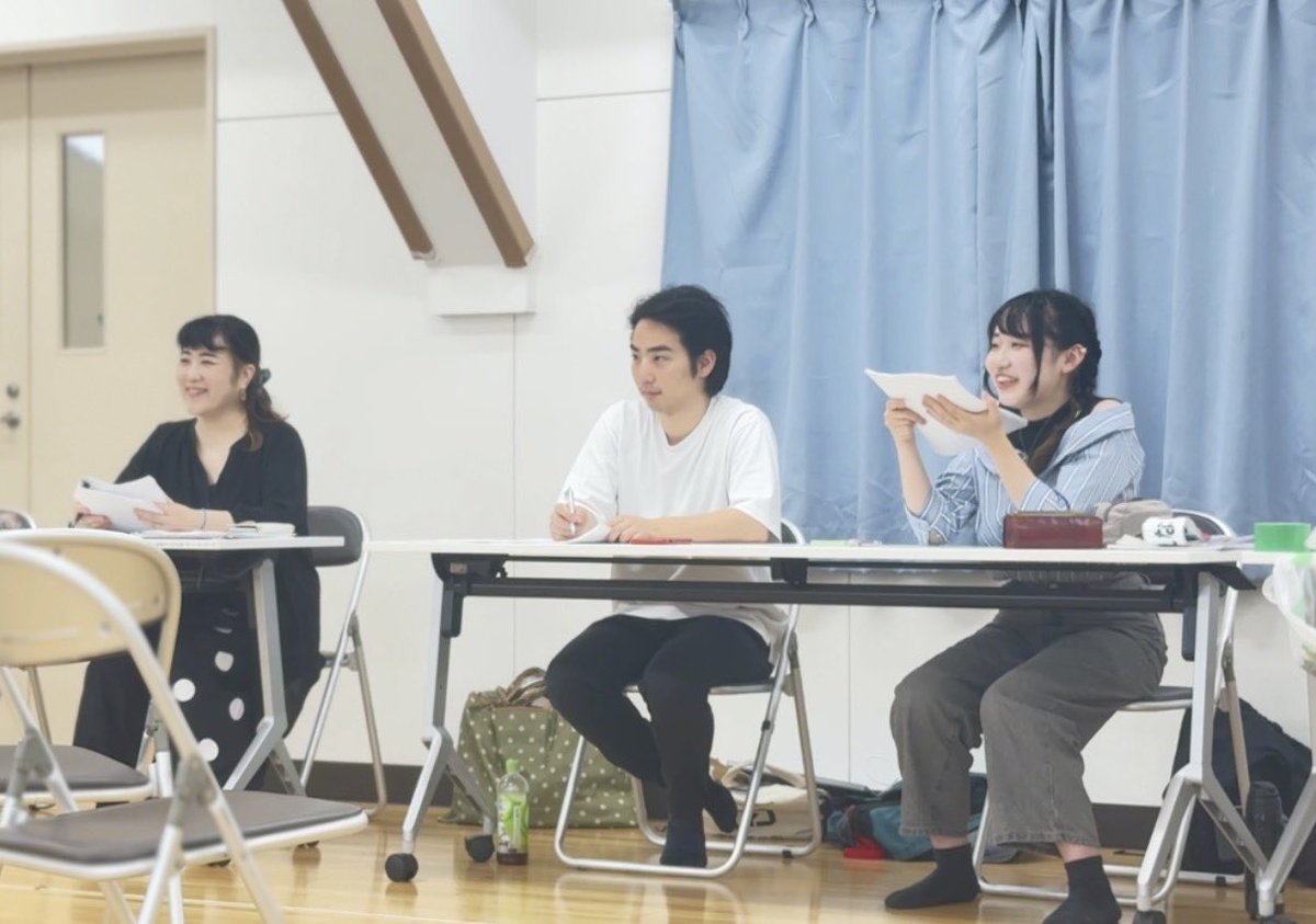 aogumix's tweet photo. 稽古場ではスタッフ陣、俳優陣、どちらも真剣に、笑顔で取り組んでおります🛳️💫

青☆組vol.28 劇団化15周年記念公演 第二弾  
『パール食堂のマリア』  
作・演出　吉田小夏  
2026.7.17-20 @吉祥寺シアター 
⚓公演詳細🎫https://t.co/P1TKxz2vmp https://t.co/wQYdAXnRbx