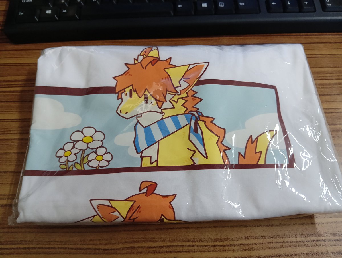 OctraBond's tweet photo. クットヤキのTシャーツをもらった https://t.co/hrqVUySk6X