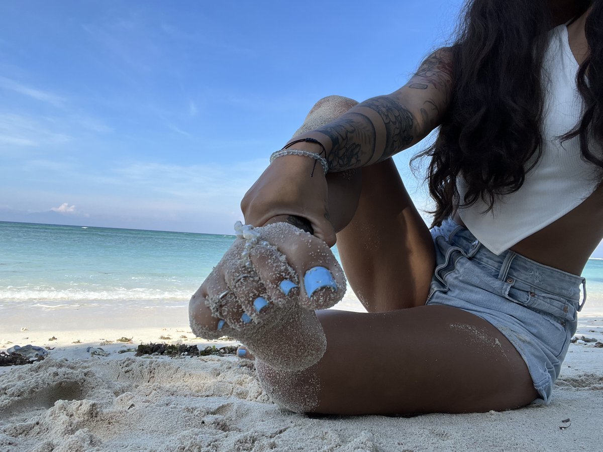 Mariefrenchfeet's tweet photo. Hi nice to feet you 🤭 https://t.co/X5XEGu6qiu