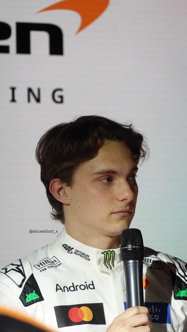 piascherry's tweet photo. My friend went to the McLaren event last night and look how gorgeous Oscar was 🥹 https://t.co/lzYzZSofNB