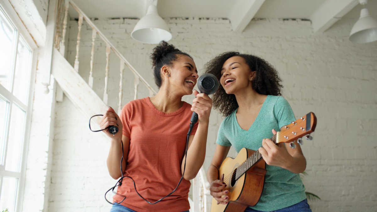 CapricornFM's tweet photo. NEXT | It’s time to sing loud and sing proud on #SingItBack. Tune in to the #CapricornConnection with Lesedi Molekwa and join the fun.
Send your voice note via WhatsApp to 079 899 6226. https://t.co/Ss7uB4I7Gu