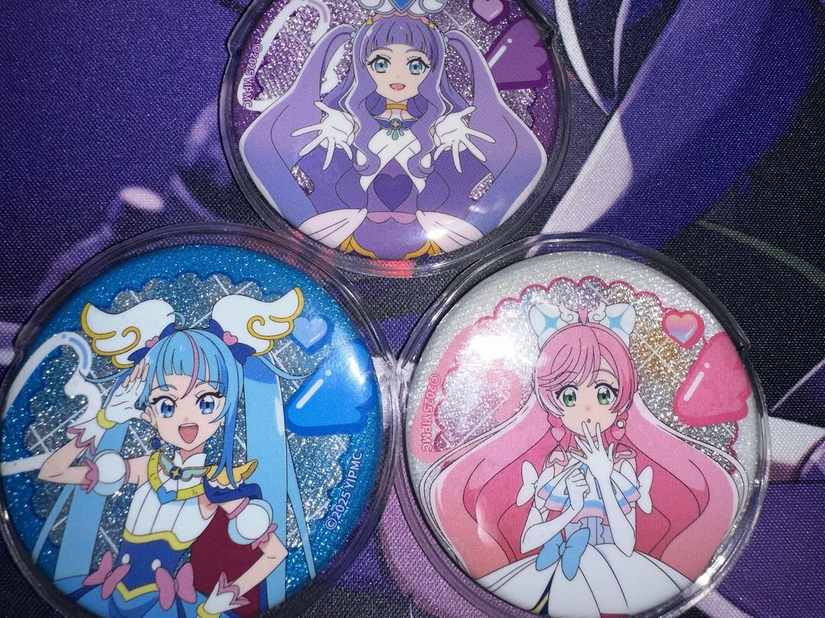 sinonomerinku's tweet photo. 超絶可愛くて綺麗な缶バッジ買ってきました🩵🤍💜✨同じ紫でも色合い違うの良いね...✨
しのりん( ˘ω˘ )グリッター加工 好き✨ https://t.co/7O6j78cTNW