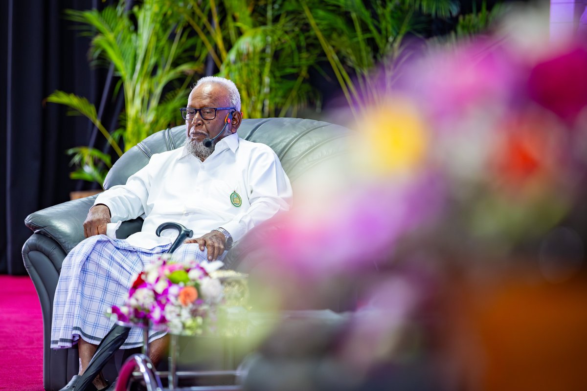 MVIaffairs's tweet photo. فضيلة الشيخ المرحوم إسماعيل محمد ގެ ޚިދުމަތްތެރި ޙަޔާތްޕުޅުގެ މައްޗަށް ބޭއްވުނު ރަސްމިއްޔާތުގެ ތެރެއިން https://t.co/a05cVGj6ST