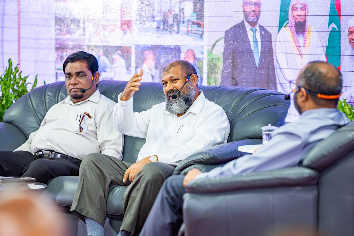 MVIaffairs's tweet photo. فضيلة الشيخ المرحوم إسماعيل محمد ގެ ޚިދުމަތްތެރި ޙަޔާތްޕުޅުގެ މައްޗަށް ބޭއްވުނު ރަސްމިއްޔާތުގެ ތެރެއިން https://t.co/a05cVGj6ST