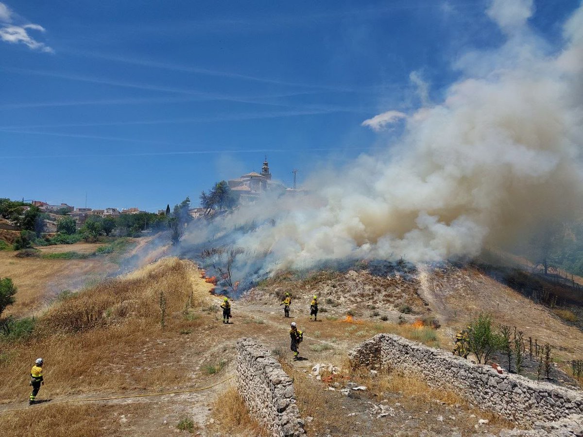JCCMCuenca's tweet photo. 🔥🌿 El dispositivo #INFOCAM ha realizado en Tarancón una jornada de quemas prescritas en zonas de interfaz urbano-forestal para reforzar la prevención frente a incendios.

🔗 https://t.co/0AO0H0nKLX

 #Cuenca #Tarancón #INFOCAM #PrevenciónIncendios #DesarrolloSostenible https://t.co/Pvt6ynikhk