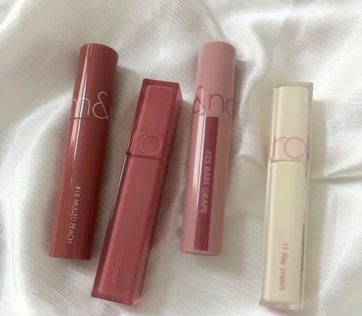 usacgixx's tweet photo. SENENG BGT ROM&amp;ND BACK TO INDONESIAAA

KEPOIN banyak shade baru yang avail, yuyur CANTIK semua. jangan sampe ketinggal masih ada voucher pembelian pertama biar makin murce🫶 https://t.co/k75Dw9qerf