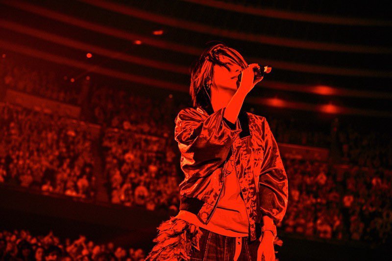 ssb4_LUKE's tweet photo. 俺は未だに忘れないのは、カウコンのアンコールでLoveletter歌う時のMCでaikoが

「この曲はすごく大切にしてて、しつこいと思われても何度も何度も何度も！歌っていきます！」ってめちゃめちゃ熱気合い入れて話してた事。もう叫んでたもんね。あの熱量やばかった https://t.co/CXJL6i5W5b