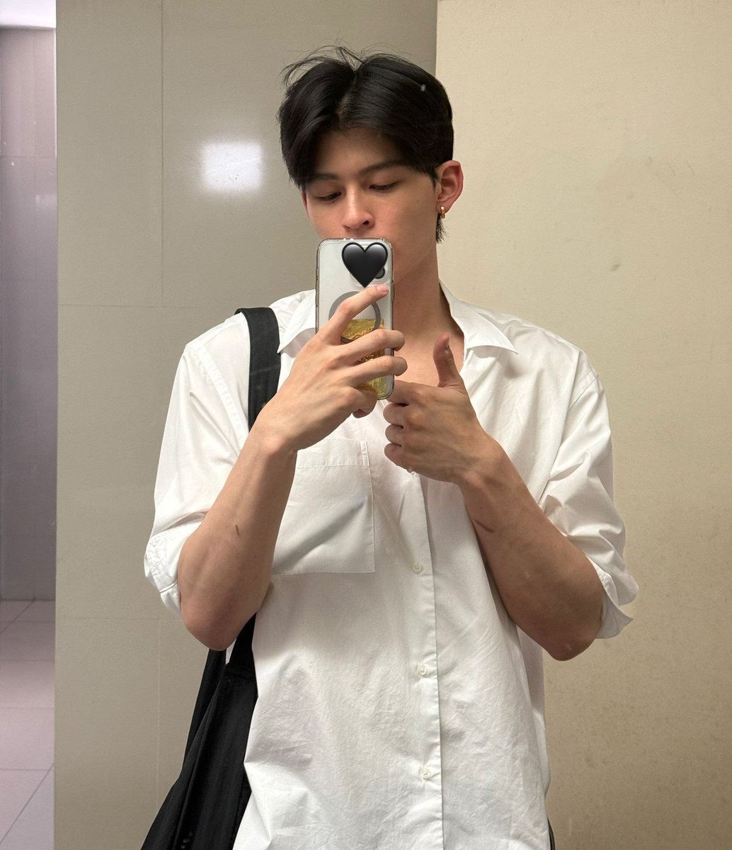 JujihoonHome's tweet photo. พี่ณรากับชุดนักศึกษาสิวะ
#ppnaravit https://t.co/XucSn2l9kP