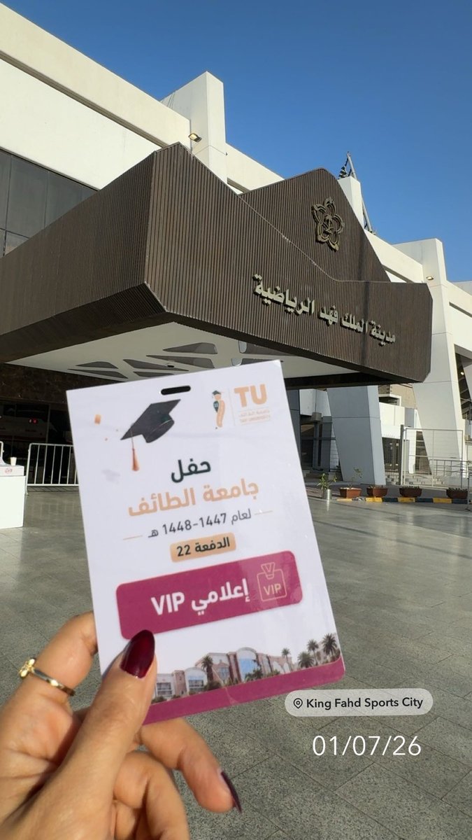 drazizaha's tweet photo. بمشاعر يملؤها الفخر والاعتزاز، شاركتُ في حفل تخريج الدفعة 22 من طالبات #جامعة_الطائف، الذي أقيم في مدينة الملك فهد الرياضية، ممثلةً لكلية الآداب وضمن الفريق الإعلامي للحفل. 🎓
لحظاتٌ لا تُنسى ونحن نشهد طالباتنا يقطفن ثمرة سنواتٍ من الجد والاجتهاد.. 
بالأمس كنّ على مقاعد الدراسة، واليوم ينطلقن لصناعة المستقبل.
مبارك لبناتي الخريجات، ودعواتي لهنّ بمستقبلٍ مشرقٍ يليق بطموحهنّ. 🤍
#حفل_تخرج_جامعة_الطائف #الدفعة_22 #كلية_الآداب