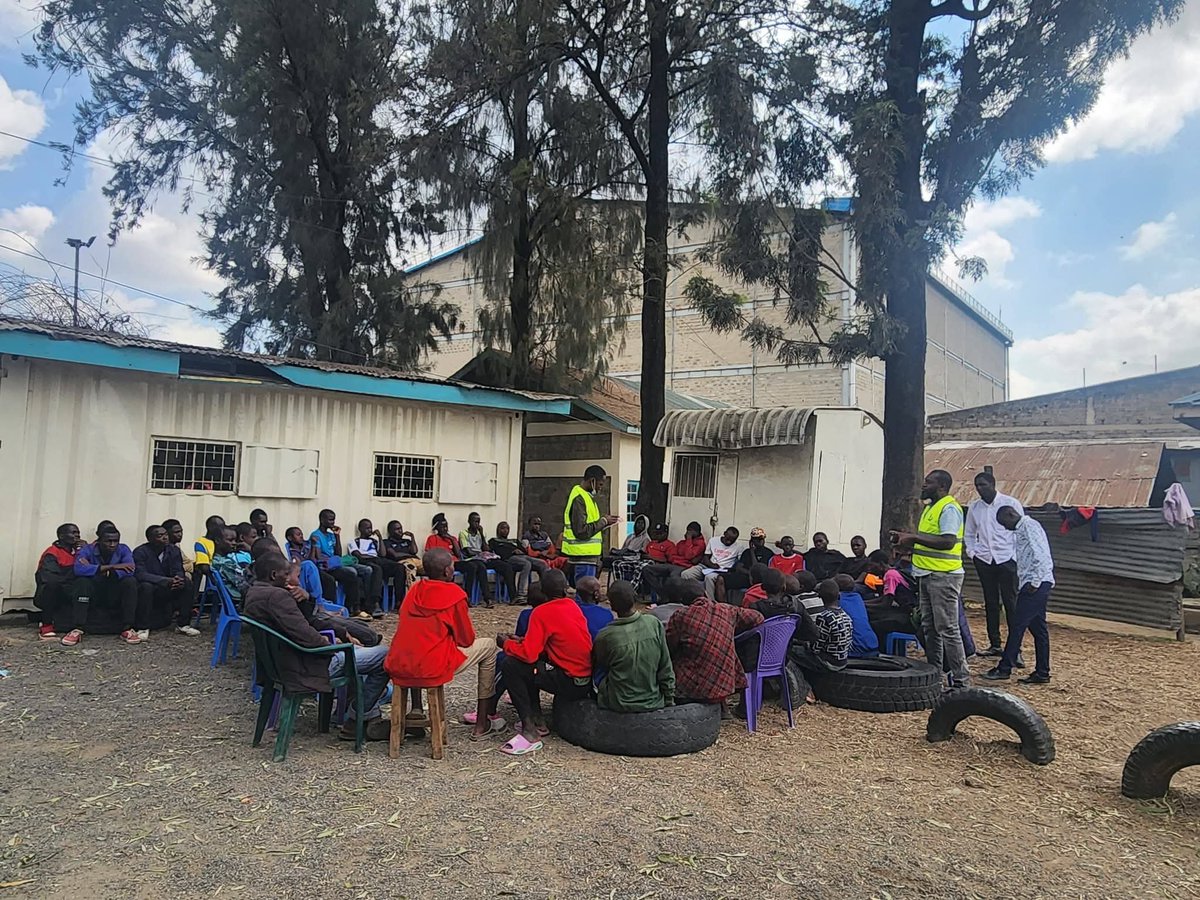 mukuru_cjc's tweet photo. Mukuru Community Justice Centre alongside YMCA, PMI, Uzuzi Hub and Umande trust, held a successful community outreach at Mukuru Skills Centre on period poverty.Over 300 young people including teenage girls, boys and young mothers, participated in sessions on GBV, menstrual hygiene, and mental health. Girls received sanitary pads and panties, while boys received boxers.Together we are promoting dignity, health and empowerment through collaboration.