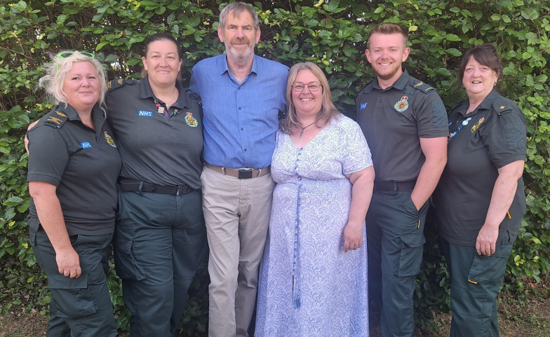 EastEnglandAmb's tweet photo. A special reunion for patient Tony and the crew who helped save his life after a cardiac arrest. ๐
Tony recently met Paramedic Harrison and Intermediate Ambulance Practitioner Helen to thank them for the care and quick thinking that helped him make a full recovery โค๏ธ
#TeamEEAST https://t.co/dGipuWOtT5