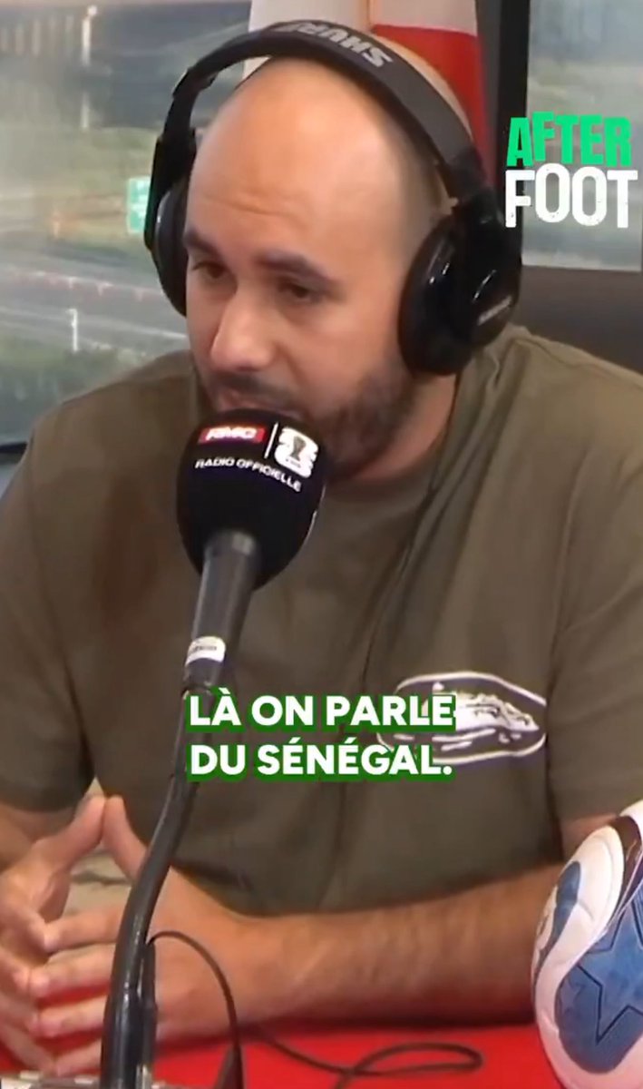 ActuFoot_'s tweet photo. 🚨 Walid Acherchour : « LE SÉNÉGAL 🇸🇳 A JOUÉ LA FRANCE 🇫🇷, LA NORVÈGE 🇳🇴, LA BELGIQUE 🇧🇪… AU FINAL C’EST QUOI ? 0 VICTOIRE. 😱

Je le dis avec le cœur MEURTRI mais on est loin du compte. 🥶

C’est pas la RDC 🇨🇩, c’est pas le Cap-Vert 🇨🇻, LÀ ON PARLE DU SÉNÉGAL 🇸🇳. 😩

Pour la légitimité et pour la crédibilité du continent, cette équipe-là DEVAIT MONTRER BEAUCOUP PLUS DE MATURITÉ ET DE COMPÉTITIVITÉ SUR CETTE COMPÉTITION. 😤

Cette équipe devait PASSER UN CAP DANS CETTE COUPE DU MONDE. 

Il y avait eu une communication TRÈS AGRESSIVE, une communication où Koulibaly 🇸🇳 a dit QU’ILS FAISAIENT PARTIE DES MEILLEURES ÉQUIPES DU MONDE. 🌍 

Qu’ils regardaient TOUT LE MONDE dans les yeux…

Moi j’en peux plus DES PROMESSES. L’AFRIQUE DOIT GRANDIR SUR CE TYPE DE RENDEZ-VOUS. 😠 »

🎙️ @AfterRMC