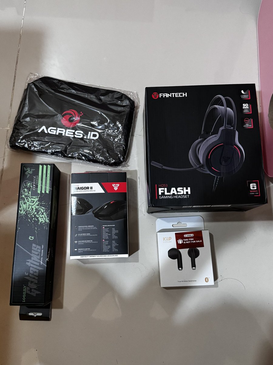 beatenbySTY's tweet photo. #wts #wanttosell #WTS #wtb #zonauangㅤ #zonajajan #zonaduit #zonauang 

WTS aksesoris laptop‼️‼️
semua baru masih segel ❗️❗️❗️

HEADSET HQ 53 FLASH 120k
mouse raigor 2 wg 10 80k 
tws kiip dts 2i 80k
mousepad golathius 20k
pouch agres 15k

yang minat boleh DM! https://t.co/L7d90NUSyg