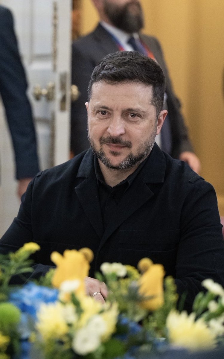 xvoland's tweet photo. @ZelenskyyUa Your face when you hauled ass out of the shelling. https://t.co/2emNK83H26
