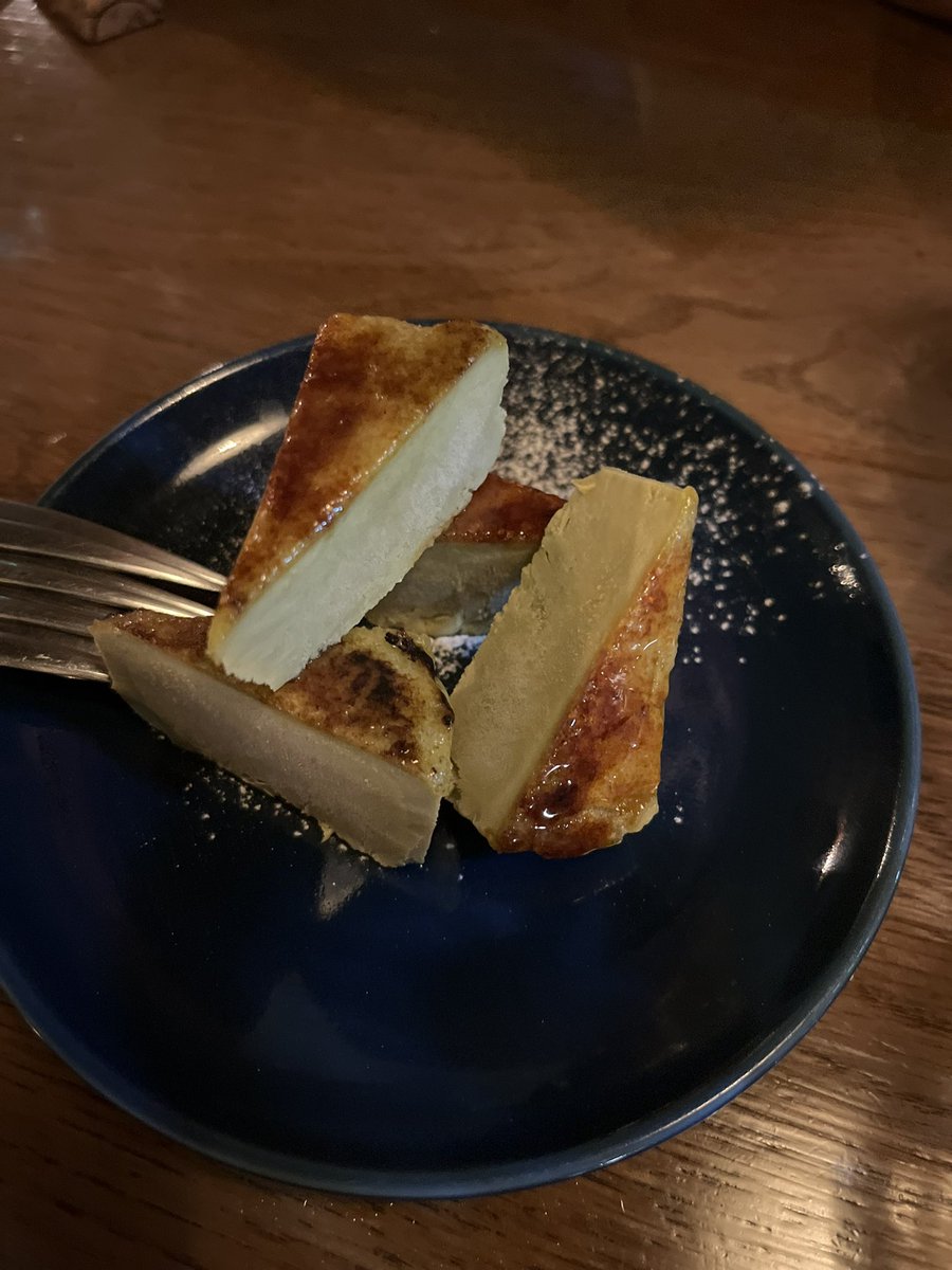 Mu53Me's tweet photo. ピスタチオのカタラーナめちゃくちゃ美味しかった🧏🏻‍♀️ https://t.co/cRSHvM2EgT