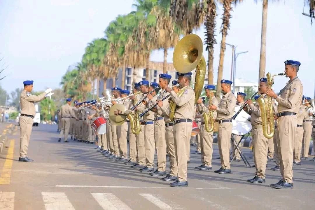 AppAmhara's tweet photo. የአማራ ክልል ፖሊስ ዋና ጠቅላይ መምሪያ አዲሱን የደንብ ልብስ አስተዋወቀ። 

የአማራ ክልል ፖሊስ ዋና ጠቅላይ መምሪያ ባለፋት ዓመታት ሲጠቀምበት የነበረውን የደንብ ልብስ በአዲስ የደንብ ልብስ መተካቱን አስታውቋል። https://t.co/v0nu2zMEuv