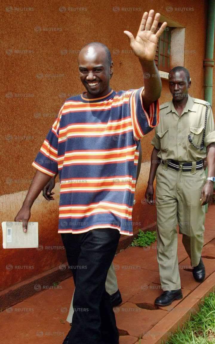 Homelandug's tweet photo. On the left @Andrewmwenda4 2005 heading to a legally gazetted "basement" on charges of sedition. On the right, 21 years later, he's one of the people at the center of solving a non-existent media problem with total disregard to the rule of law. Reporting facts is not a crime! https://t.co/o8nDBVA4Sh
