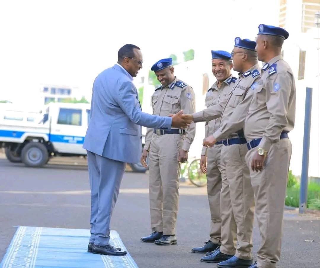 AppAmhara's tweet photo. የአማራ ክልል ፖሊስ ዋና ጠቅላይ መምሪያ አዲሱን የደንብ ልብስ አስተዋወቀ። 

የአማራ ክልል ፖሊስ ዋና ጠቅላይ መምሪያ ባለፋት ዓመታት ሲጠቀምበት የነበረውን የደንብ ልብስ በአዲስ የደንብ ልብስ መተካቱን አስታውቋል። https://t.co/v0nu2zMEuv