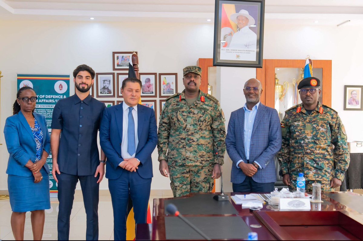Homelandug's tweet photo. On the left @Andrewmwenda4 2005 heading to a legally gazetted "basement" on charges of sedition. On the right, 21 years later, he's one of the people at the center of solving a non-existent media problem with total disregard to the rule of law. Reporting facts is not a crime! https://t.co/o8nDBVA4Sh