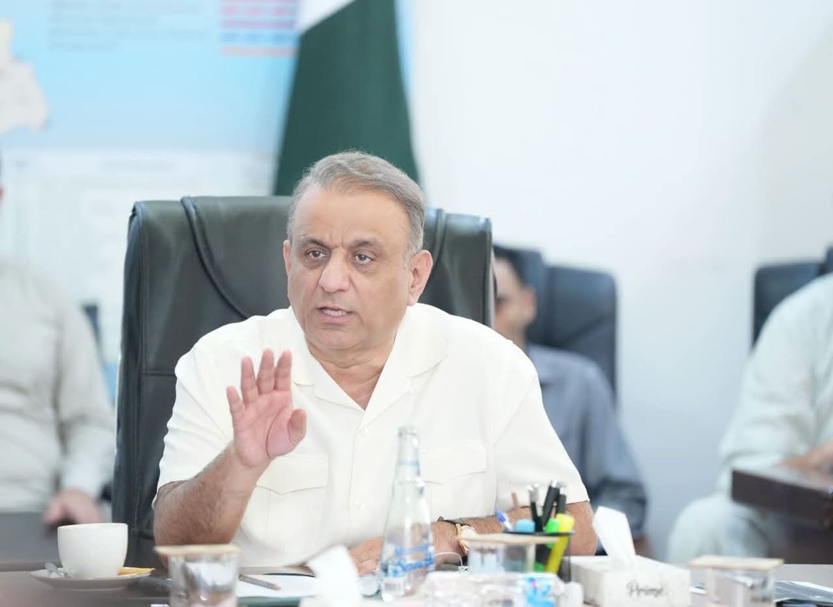 teamaleemkhan's tweet photo. وفاقی وزیر مواصلات عبدالعلیم خان کی زیر صدارت نیشنل ہائی وے اتھارٹی کا خصوصی اجلاس، وفاقی سیکرٹری مواصلات ،چیئرمین این ایچ اے اور سینئر افسران کی اجلاس میں بریفنگ،مالی سال کے اختتام کی صورتحال اور دیگر امور پر غوروخوض اور اہم فیصلے۔مری ایکسپریس وے کو مظفرآباد تک توسیع دینے کا فیصلہ، ایم ایٹ موٹروے کی تکمیل کے لیے ہوشاب آواران روڈ کو ترجیحی منصوبوں کی فہرست میں شامل کرنے کی ہدایت ۔۔

#AbdulAleemKhan #NHA #FederalMinister #Pakistan #TeamAleemKhan