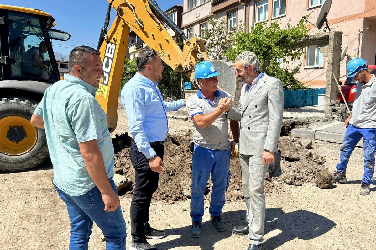 hizmetiskayseri's tweet photo. 📍KASKİ İçmesuyu Şebeke İmalat ve Abone Bağlantı Ekibi 

Şube Başkanımız Yavuz Navruz, KASKİ Genel Müdürlüğü İçmesuyu Şebeke İmalat ve Abone Bağlantı Ekibi’nde çalışan üyelerimizi görevleri başında ziyaret ederek çalışmalarında kolaylıklar diledi. 
1/2 https://t.co/zgfDsY4I44
