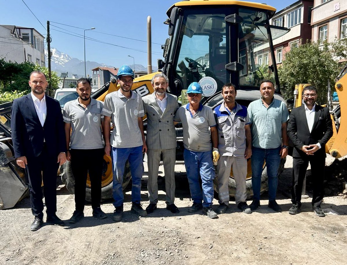 hizmetiskayseri's tweet photo. 📍KASKİ İçmesuyu Şebeke İmalat ve Abone Bağlantı Ekibi 

Şube Başkanımız Yavuz Navruz, KASKİ Genel Müdürlüğü İçmesuyu Şebeke İmalat ve Abone Bağlantı Ekibi’nde çalışan üyelerimizi görevleri başında ziyaret ederek çalışmalarında kolaylıklar diledi. 
1/2 https://t.co/zgfDsY4I44