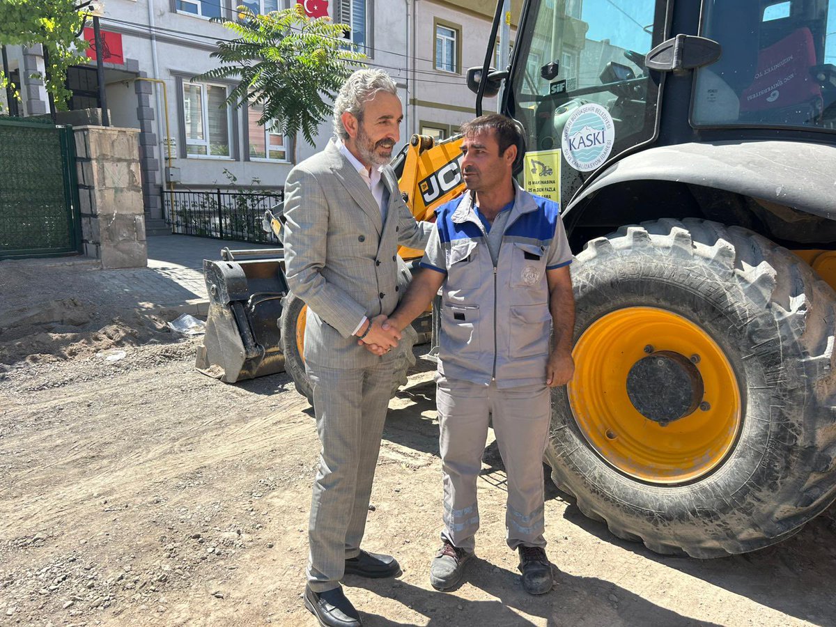 hizmetiskayseri's tweet photo. Ziyarete Şube Başkan Yardımcılarımız Bekir Bilgiç, Ahmet Güneş, Denetim Kurulu Üyemiz Hamit Erdoğan ve İşyeri Sendika Temsilcimiz Ekrem Çınar eşlik etti.
2/2 https://t.co/HfbXUqDwdo