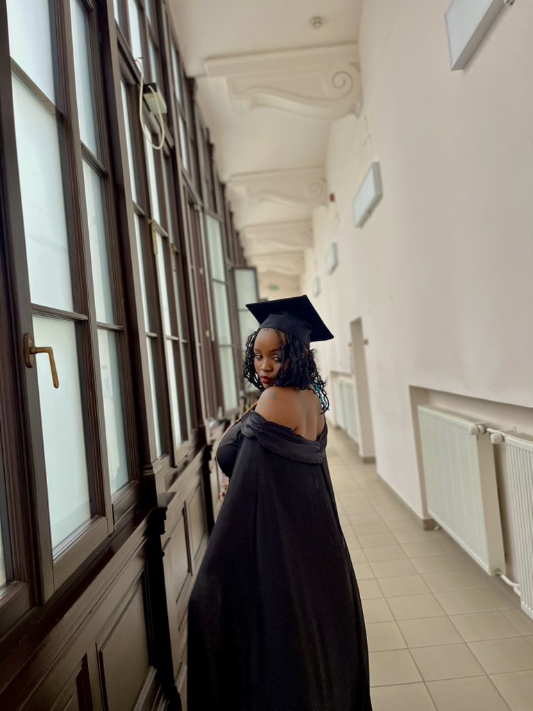 JoyJMurraya's tweet photo. Masters GraduATE😎 https://t.co/UNyHwM22zA