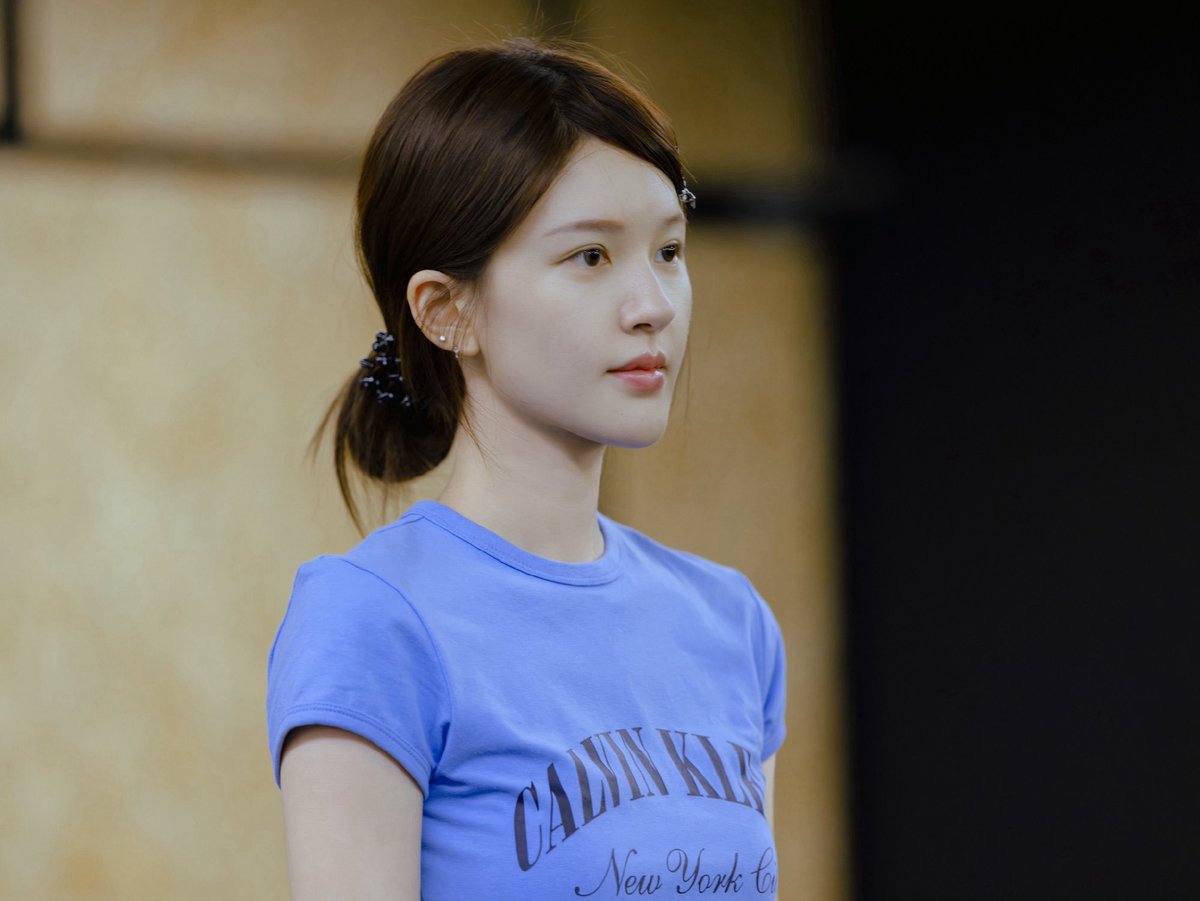 zhaolusi_intl's tweet photo. [📸 ] 070226 #ZHAOLUSI #赵露思           
Rosy_Melody1109 XHS Update

[1]

“Blue short sleeves + perfect condition = ? 
Here’s Zhao Lusi’s exclusive stage rehearsal formula. 💜
Rehearsing again and again, making adjustments time after time—just to give you a 100% audiovisual experience!
See you at the Macau concert—don’t miss it, and we’ll see you there!” 

🔗 https://t.co/WqnzEqpSQA

#RosyZhao #조로사 #จ้าวลู่ซือ