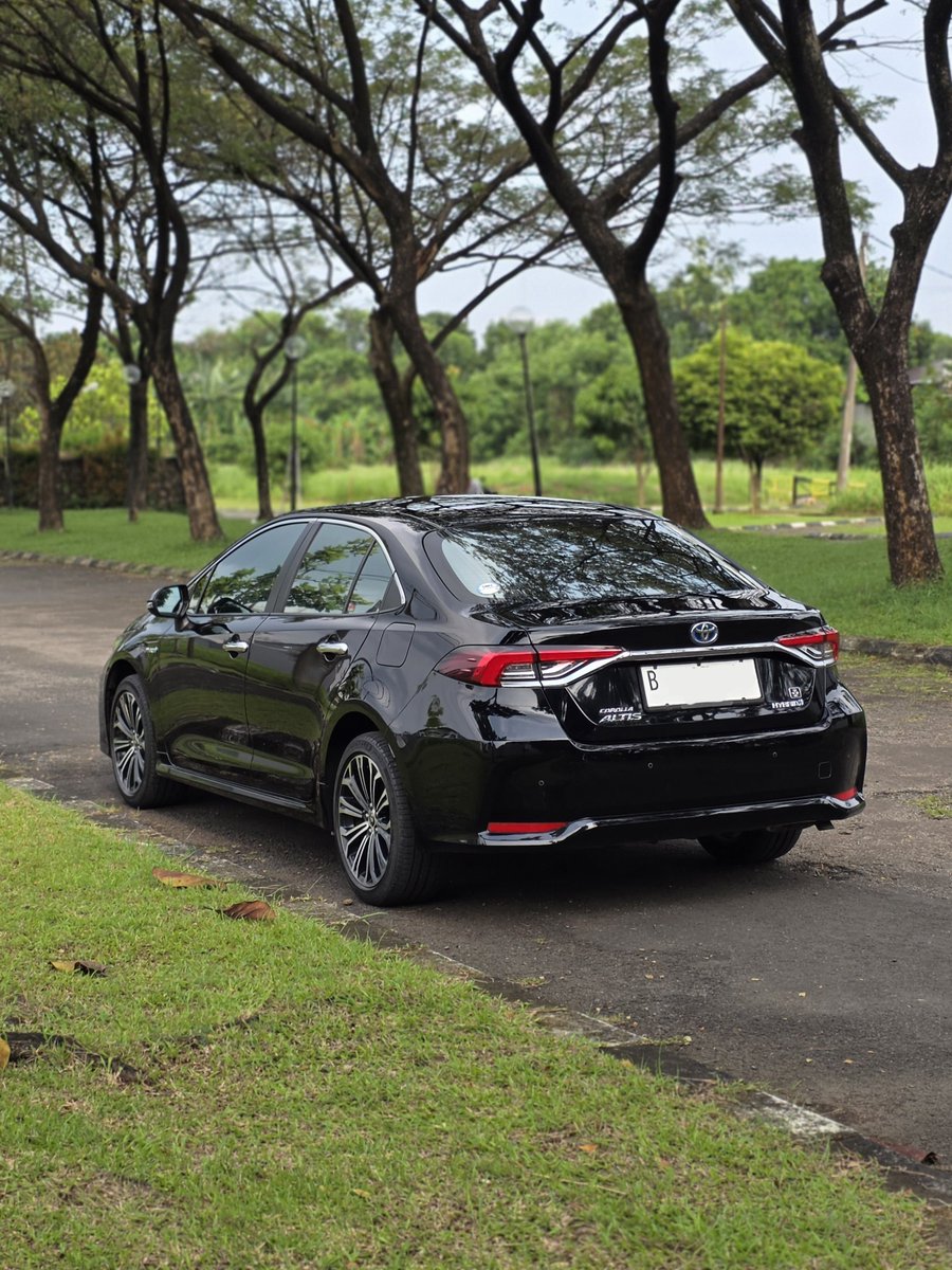 mobilstandar's tweet photo. LIMITED STOCK
Teruntuk yang mencari kendaraan irit, badak, nyaman di era Pertamax mahal

Corolla Altis HYBRID 1.8 V 2021
Konsumsi BBM 25km/l
74.000 KM on going full record Auto2000, anti puteran
Hybrid sehat walafiat

Lokasi Sunter, Jakarta Utara
320jt nego
087851111222 https://t.co/aiBlincY1h