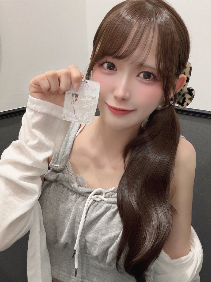 tanda_hazuki's tweet photo. ⋱ パッケージアクリルキーホルダー🎀⋰
ガチャでも人気のパッケージ風キーホルダー
アクキー早めにGETしたよ〜〜🍨🩵

ずっと作りたかったけん嬉しい( ; ; )
ツアータイトルも入ってアイスと月もいれたよ
意外と大きいけ葉月もしっかり見えるよ.ᐟ.ᐟ⭐️ https://t.co/6zY0V4py9R