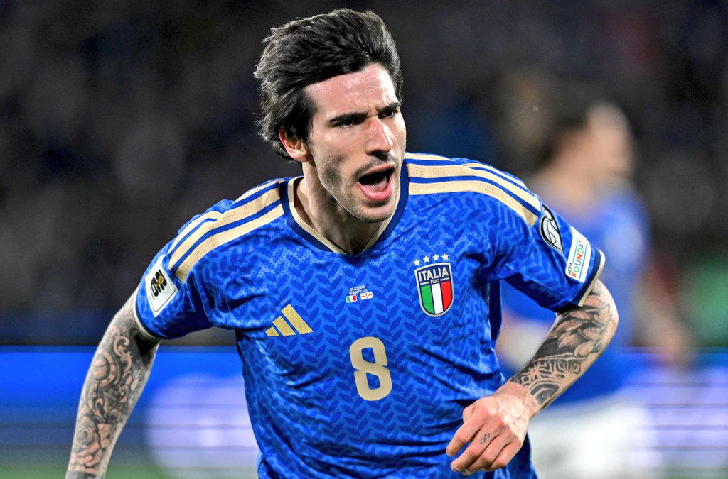 ToonTakeover_'s tweet photo. 🗣️ 🇮🇹 Sandro Tonali has spoken for the first time since agreeing to join Spurs:

"I'm very happy to join Tottenham. There wasn't a real possibility to return to Italy. I'm excited to begin a new chapter of my career at Tottenham."

#NUFC #THFC https://t.co/E5scGo0sIr