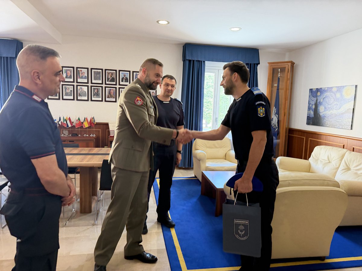 Eurogendfor's tweet photo. Welcome to #EUROGENDFOR!🤝

Captain Ionuț NEACSU from @jandarmeriaromana has joined the European Gendarmerie Force Permanent Headquarters as the new Logistics Officer.

We wish him every success in his new assignment!

#EUROGENDFOR #Jandarmeriaromana https://t.co/g9SNNEcP9T