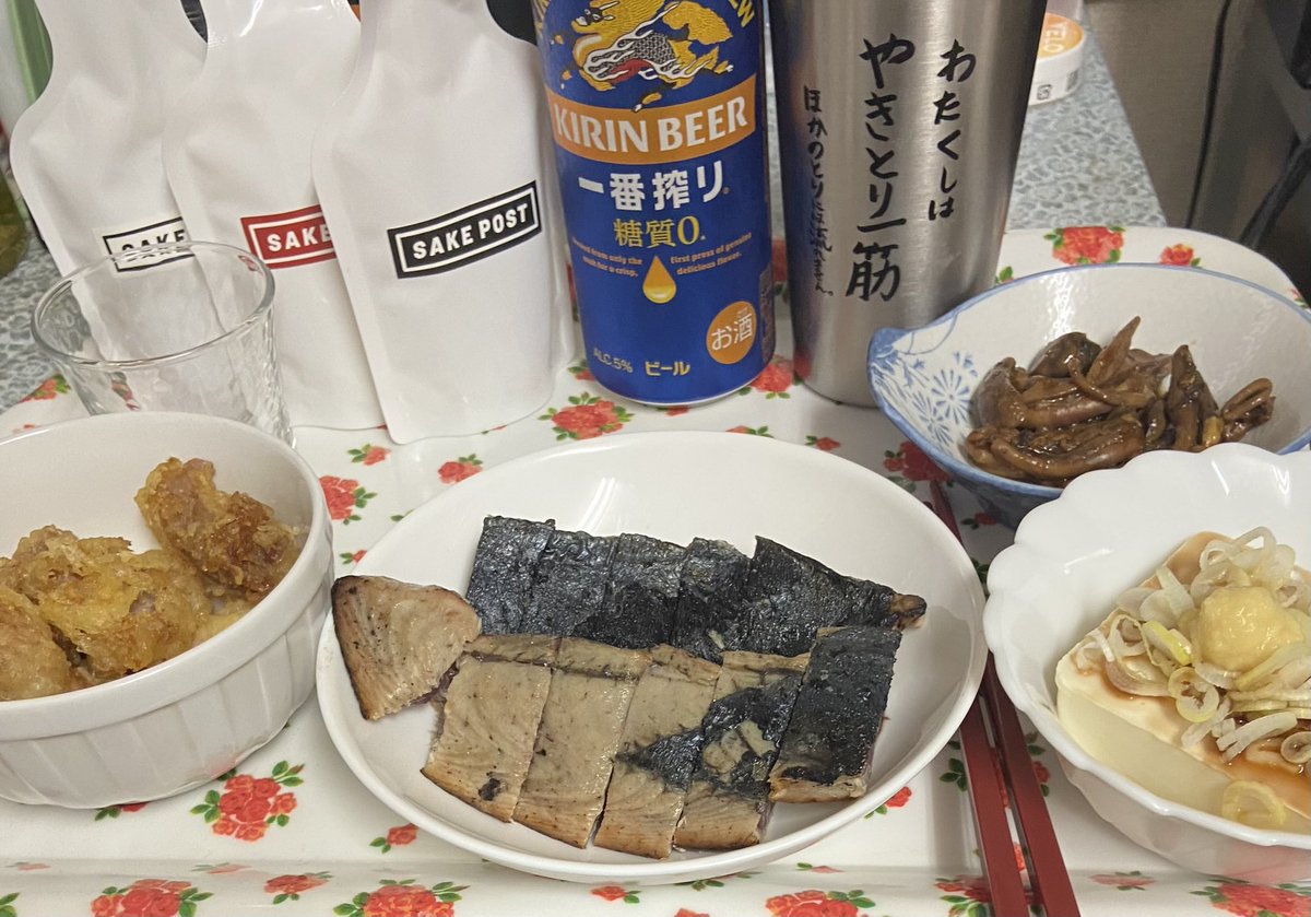 KENT05017657's tweet photo. 帰宅🏠からの諸々こなして晩酌〜🍻
うなぎ肝焼にかつおたたき🐟と
半夏生でタコの日なので岩だこの天ぷら🐙
いつもの冷奴&amp;ビールに
禁酒月間で飲めなかった先月のSAKEPOSTで
いただきまーす🍶٩(ˊᗜˋ*)و✨ https://t.co/wdU80TBj8p