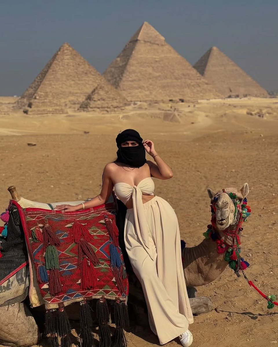 clipsatx's tweet photo. Proof that Arabic girls are the finest creation on this planet https://t.co/S4q27tzIFL
