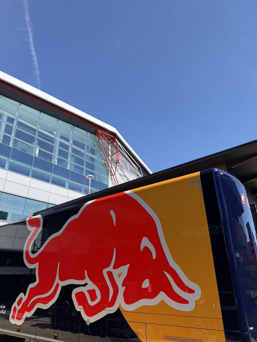 redbullracing's tweet photo. Good day to you from Silverstone! 🫡

#F1 || #BritishGP 🇬🇧 https://t.co/107UeE8kHW