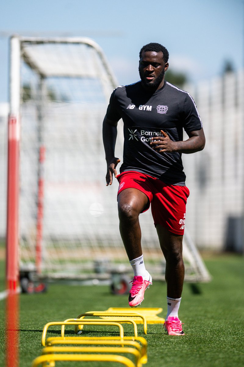bayer04_en's tweet photo. No time to waste! 😤💪

Na Victor carry first report for training. 😎

Welcome back, @boniface_jrn! 🖤❤️ https://t.co/23oBAlerbp