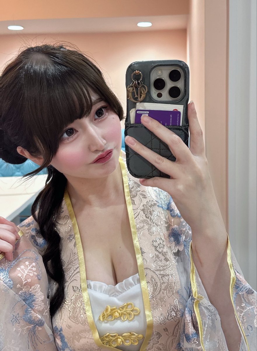 suzu_oshiose's tweet photo. 迷子になってしょんしょんなのでお酒50Lくらい呑みたいです😭 https://t.co/ablOgI8aGz
