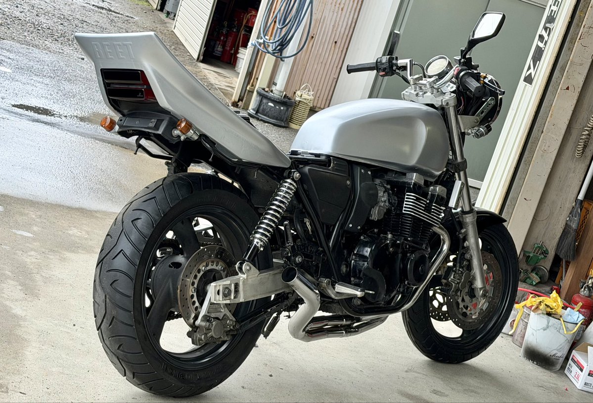 Ls8000_'s tweet photo. 売り　XJR400 4HM
予備検査２年付き　登録と同時に車検付きます。現状販売　詳細DM〜🏍️
45万！実働・短期販売 https://t.co/rJj99CYtta
