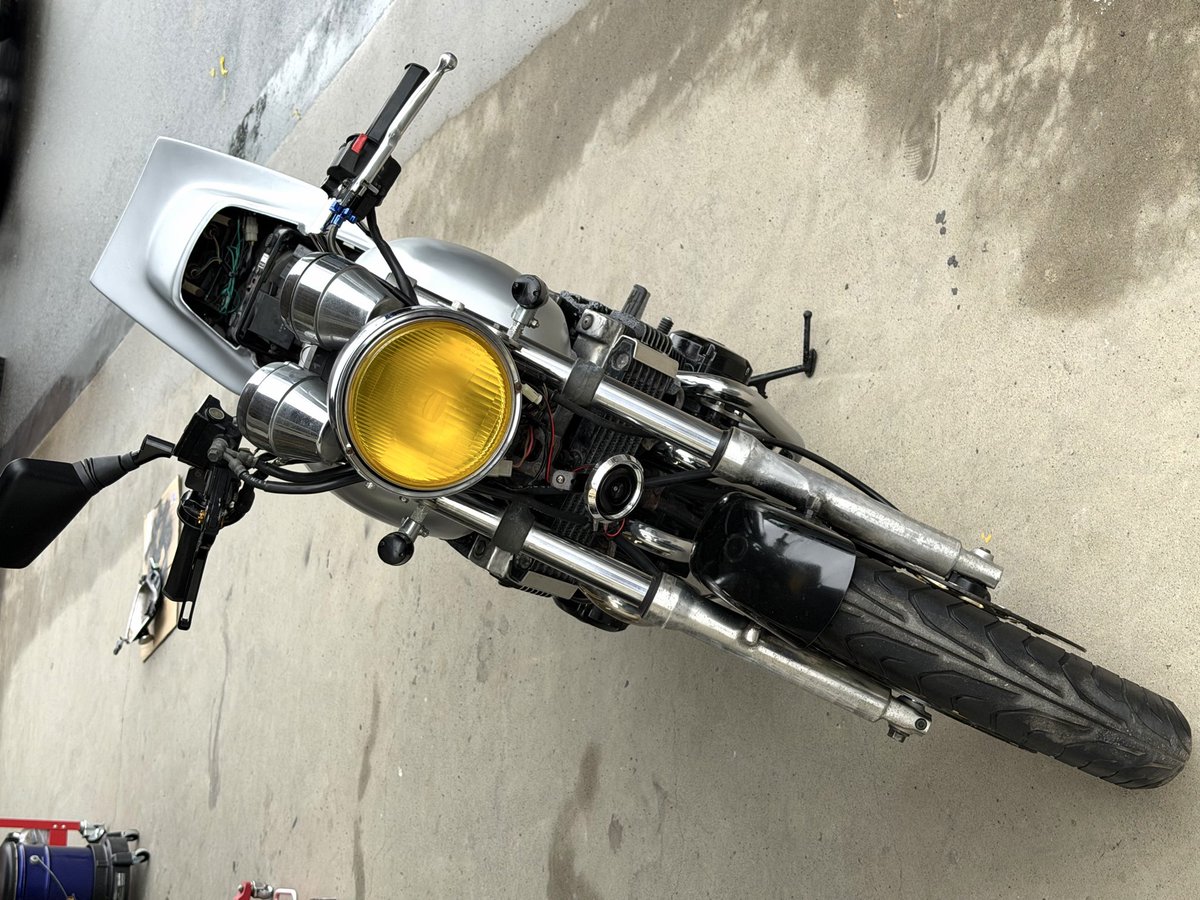 Ls8000_'s tweet photo. 売り　XJR400 4HM
予備検査２年付き　登録と同時に車検付きます。現状販売　詳細DM〜🏍️
45万！実働・短期販売 https://t.co/rJj99CYtta