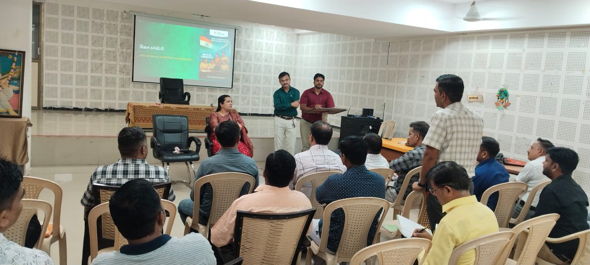 DEOBharuch's tweet photo. કલેક્ટર કચેરી, ભરૂચના માર્ગદર્શન હેઠળ અને જિલ્લા શિક્ષણાધિકારી શ્રીમતિ સ્વાતિબા રાઓલના નેતૃત્વમાં GNFC- ભરૂચ ખાતે વર્ગ-૩ અને વર્ગ-૪ના સરકારી કર્મચારીઓને કર્મયોગી બનાવવાના હેતુથી ૧૮ માસ્ટર ટ્રેનર્સ માટે ત્રિદિવસીય તાલીમનું સફળ આયોજન કરવામાં આવ્યું.
@DDOBHARUCH1
@CollectorBharch https://t.co/Ksk3ueP3Eh