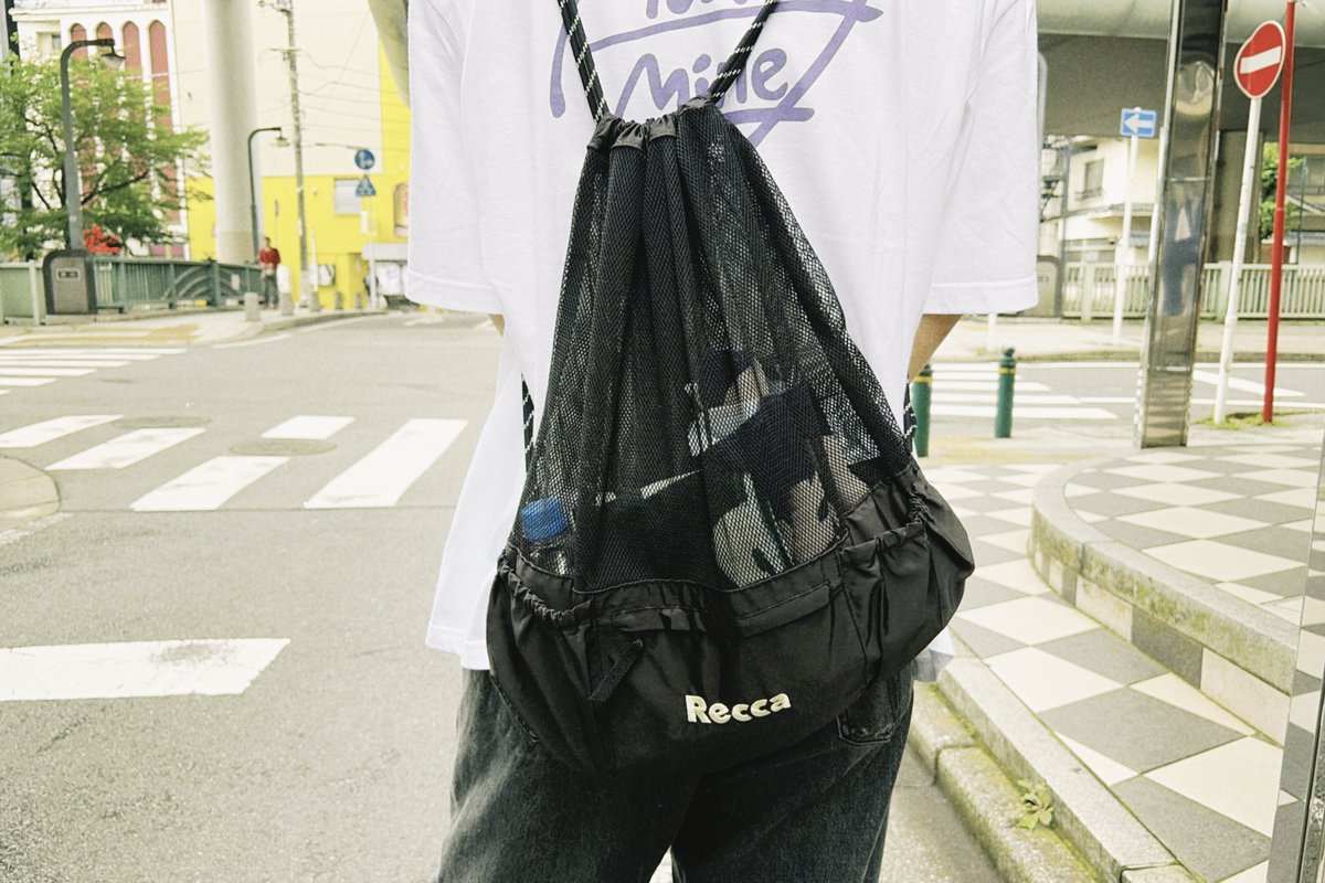 Recca_band's tweet photo. 【NEW GOODS INFO】

"ステンシルTee"
COLOR:NAVY/WHITE
¥3,000

"メッシュナップサック"
¥4,000

"カレッジショルダーバッグ"
¥3,500

"パターンロゴタオル"
COLOR:GREEN/NAVY
¥1,500

7/8 自主企画 "wit"
心斎橋BRONZEから販売！ https://t.co/oUi9kb97pg