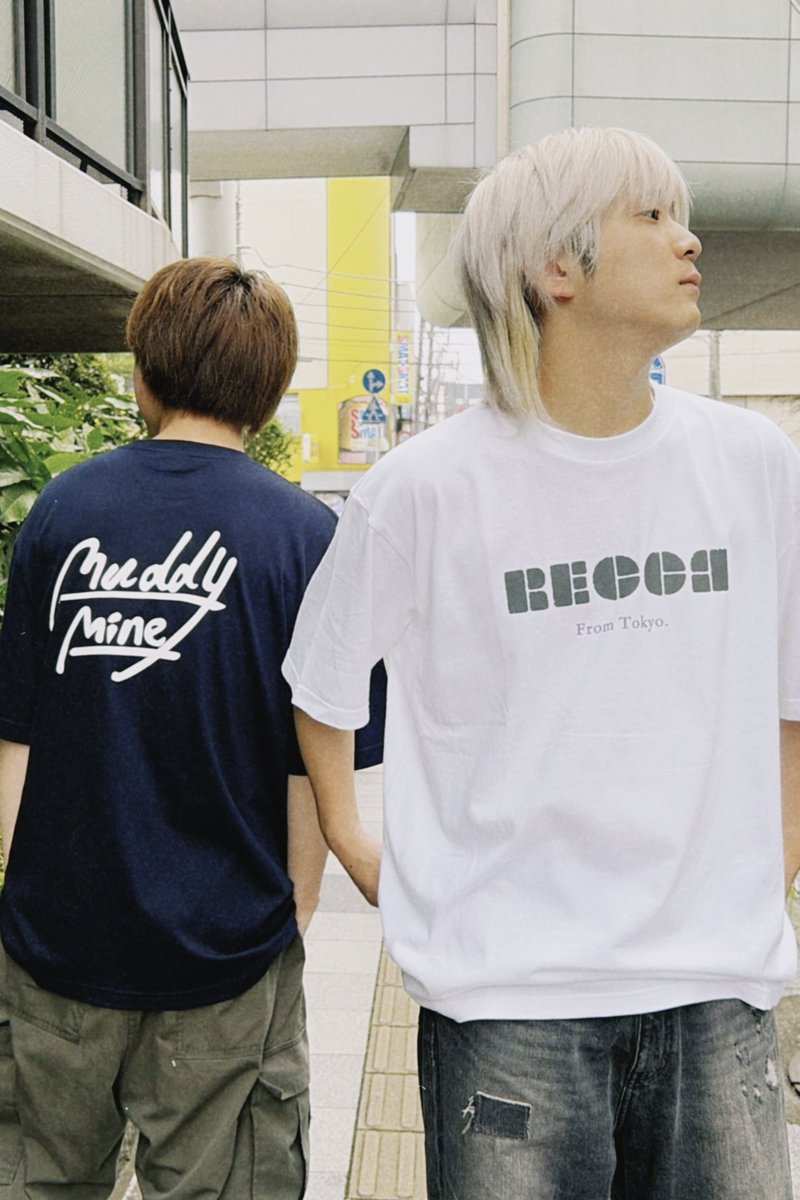 Recca_band's tweet photo. 【NEW GOODS INFO】

"ステンシルTee"
COLOR:NAVY/WHITE
¥3,000

"メッシュナップサック"
¥4,000

"カレッジショルダーバッグ"
¥3,500

"パターンロゴタオル"
COLOR:GREEN/NAVY
¥1,500

7/8 自主企画 "wit"
心斎橋BRONZEから販売！ https://t.co/oUi9kb97pg