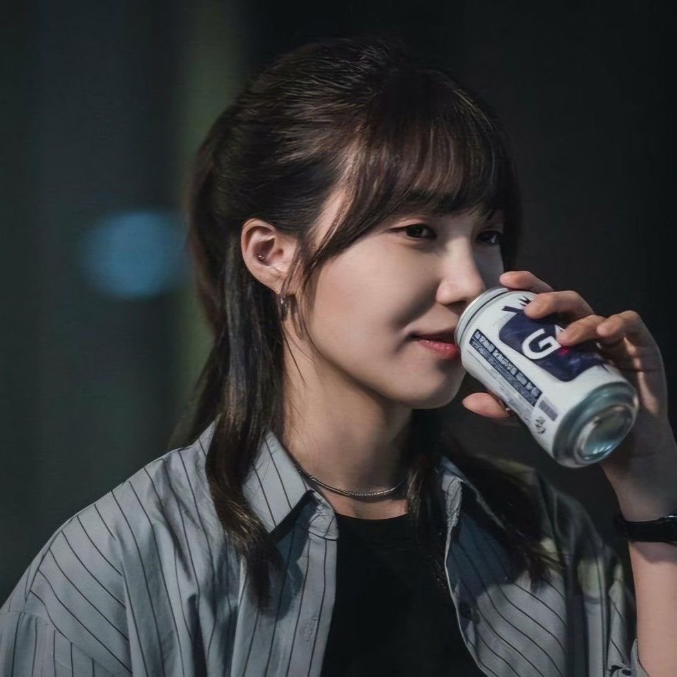 s_untist's tweet photo. Actress Mode                            Idol Mode https://t.co/OM7mhNbUsw
