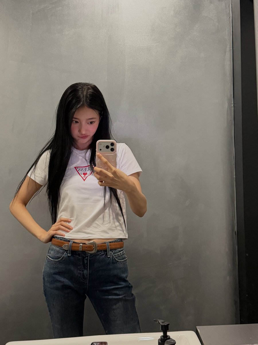 shysjng's tweet photo. 숮스타

게스걸 10주년 기념❤️ https://t.co/xoR0po5lbK